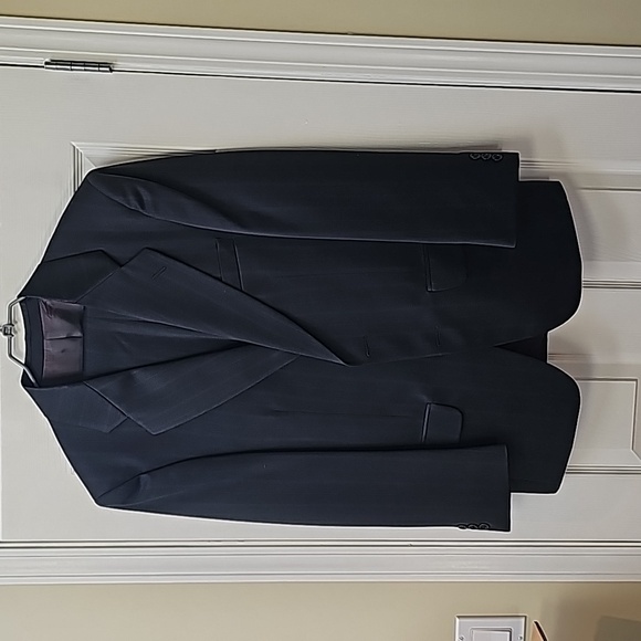 Beautiful man's 2 pce suit. - Picture 1 of 13